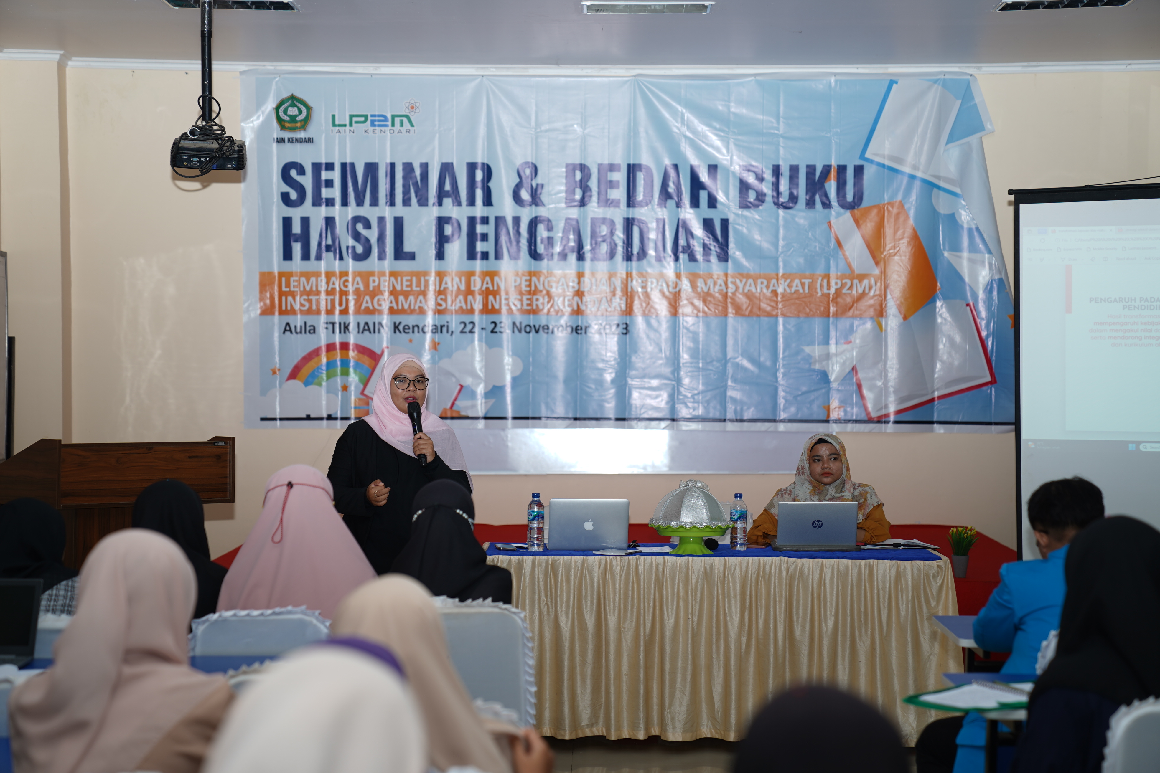 KKN عقدت مؤسسات البحث وخدمة المجتمع ندوة ومراجعة كتاب لنتائج خدمة طلاب